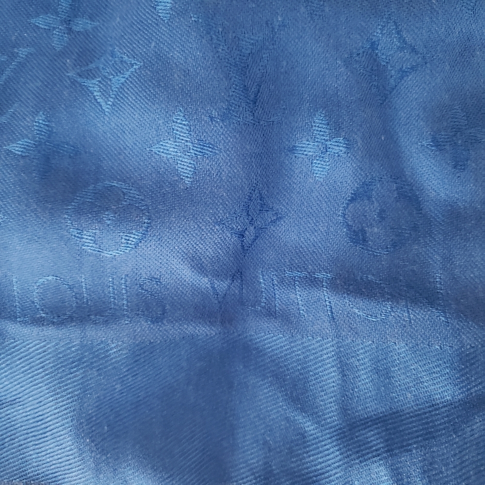 Limited Time Listing Authentic Louis Vuitton Classic Shawl Blue Ombre - Picture 5 of 9